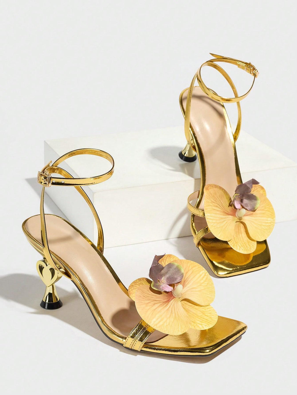 Crenza Floral Golden Heels